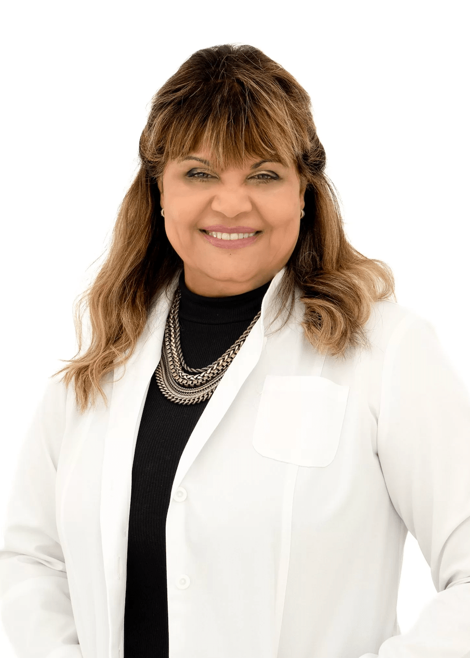 افضل دكتور ابتسامة هوليود في دبي، فينير الاسنان في دبي، عيادة تجميل الأسنان